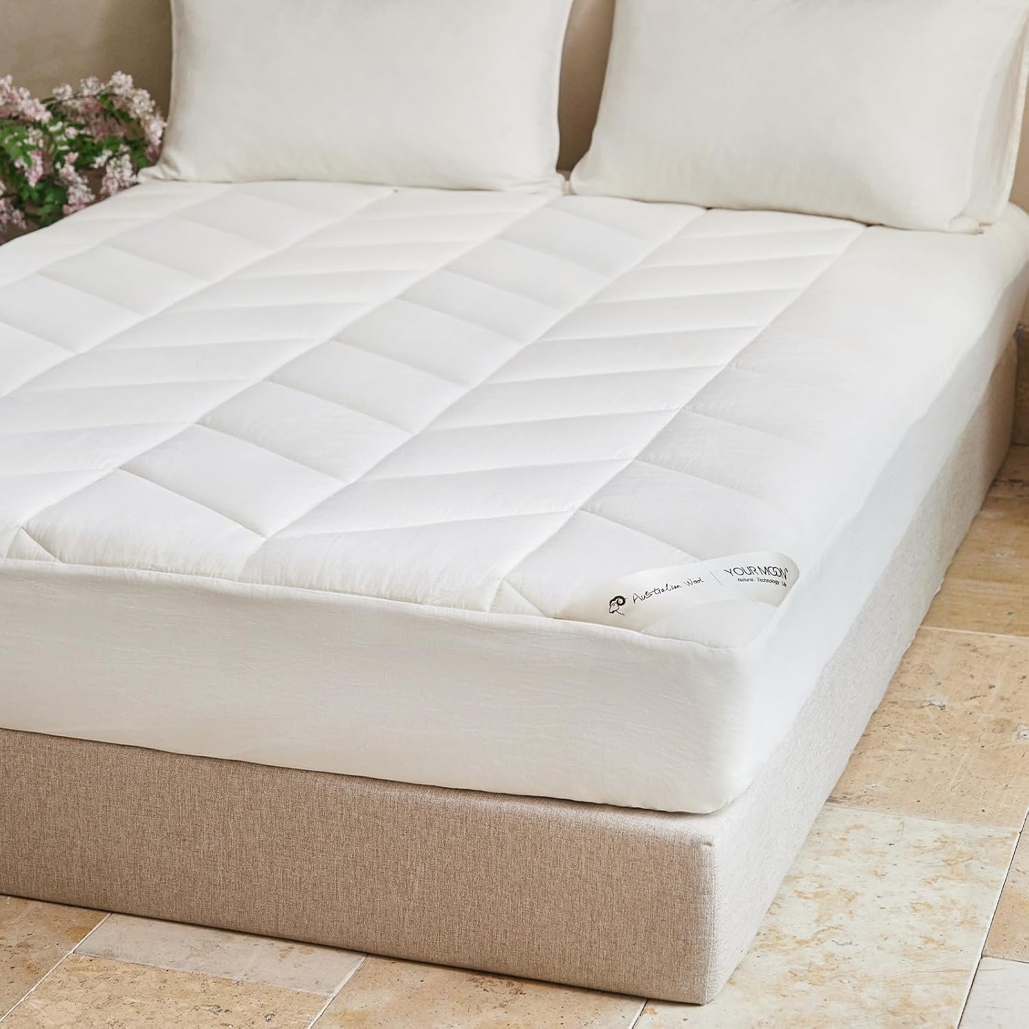 YOUR MOON Natural Wool Mattress Pad Queen Size, 100% Australian Wool Filling Mattress Topper, 560GSM Quilted Fitted Mattress Bed Cover, Breathable Cotton Cover with 16″ Deep Pocket, 60″x80″ (White)
